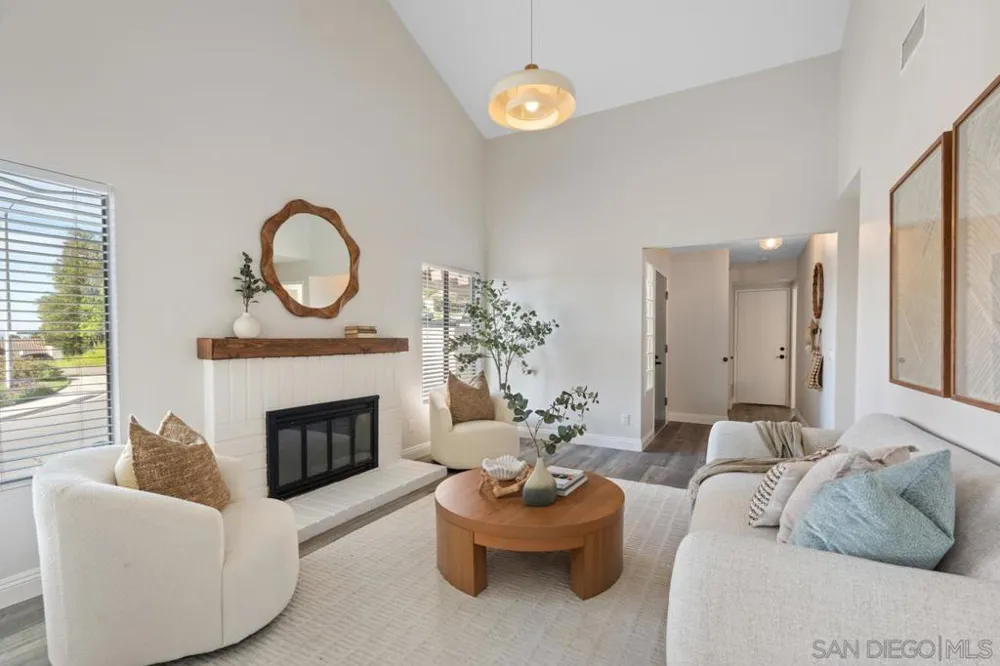 2053 Golden Circle Dr Escondido, CA 92026