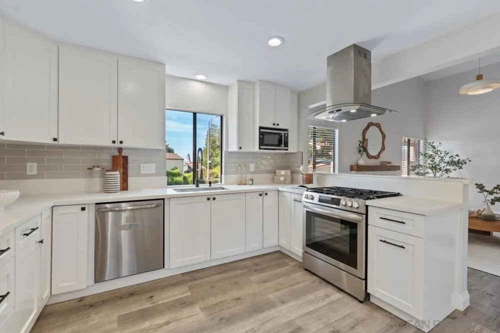 2053 Golden Circle Dr Escondido, CA 92026