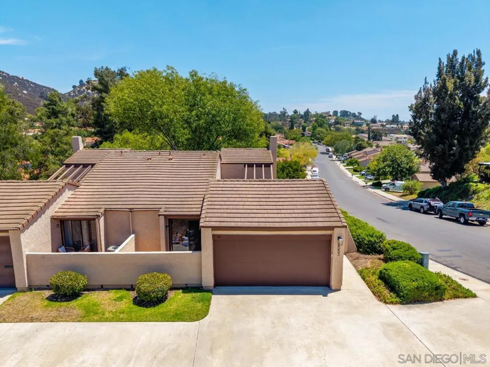 2053 Golden Circle Dr Escondido, CA 92026