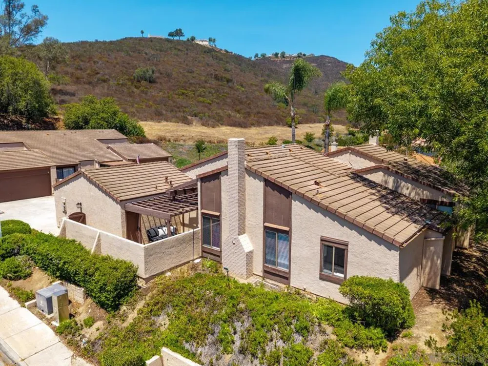 2053 Golden Circle Dr Escondido, CA 92026