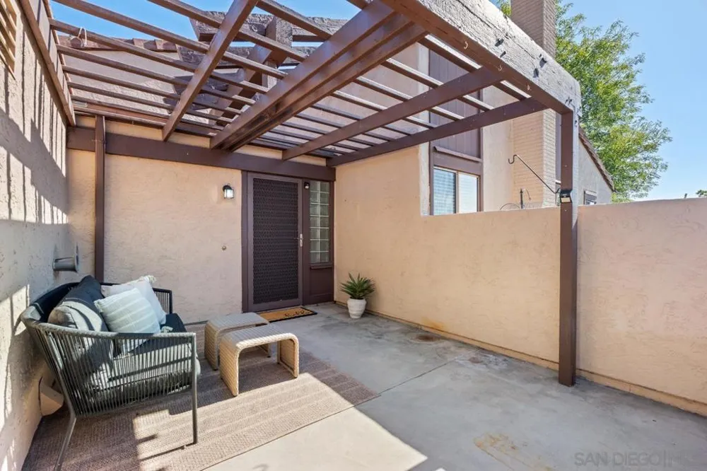 2053 Golden Circle Dr Escondido, CA 92026