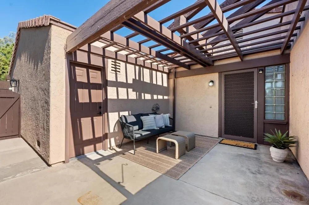 2053 Golden Circle Dr Escondido, CA 92026