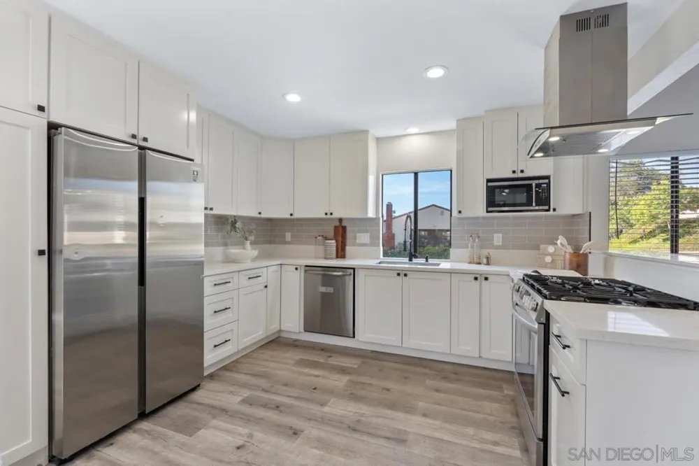 2053 Golden Circle Dr Escondido, CA 92026