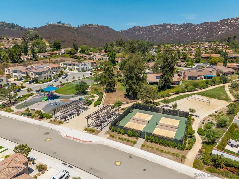 2053 Golden Circle Dr Escondido, CA 92026