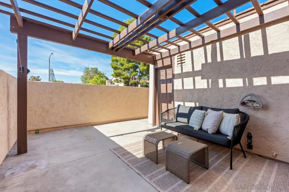 2053 Golden Circle Dr Escondido, CA 92026
