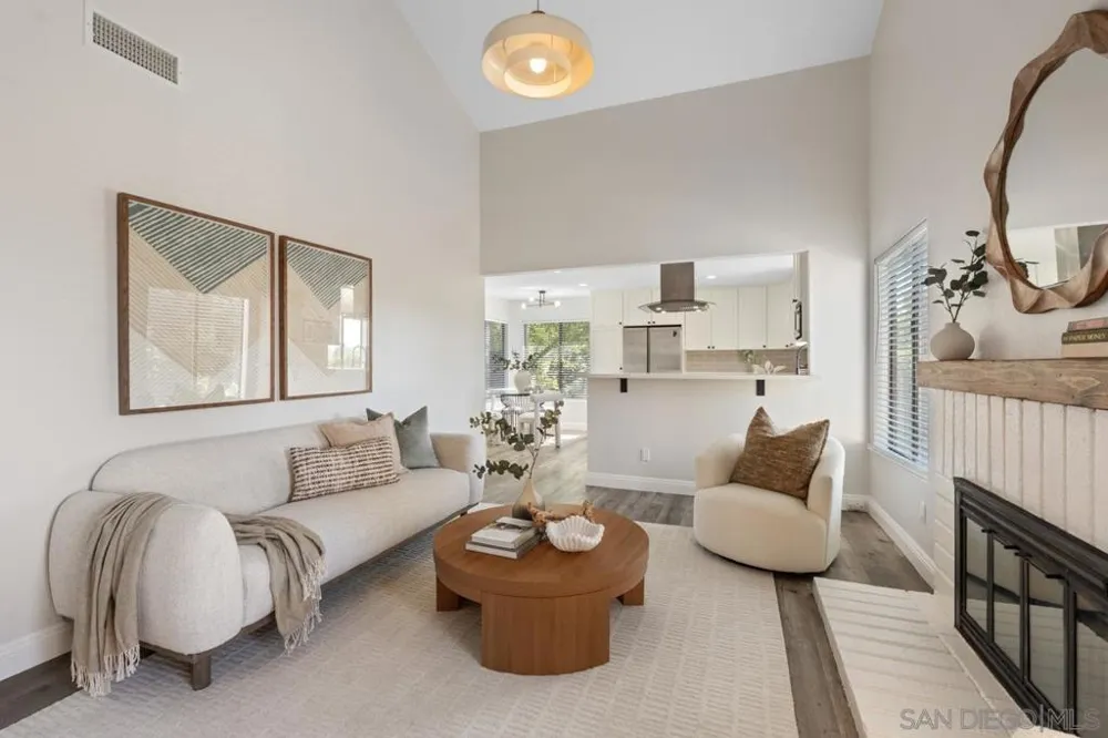 2053 Golden Circle Dr Escondido, CA 92026