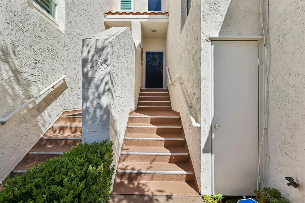 4885 Tinasa Way San Diego, CA 92124