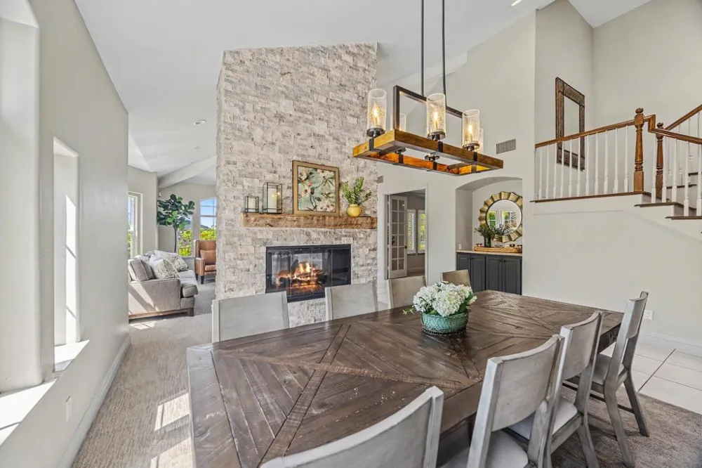 708 Vista Canyon Vista, CA 92084