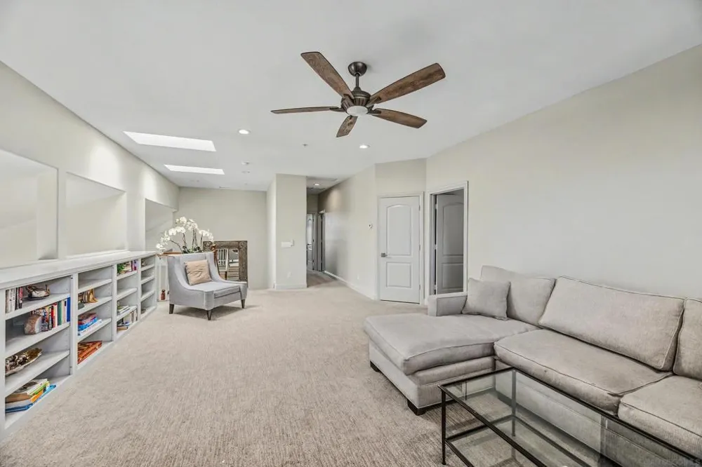 708 Vista Canyon Vista, CA 92084