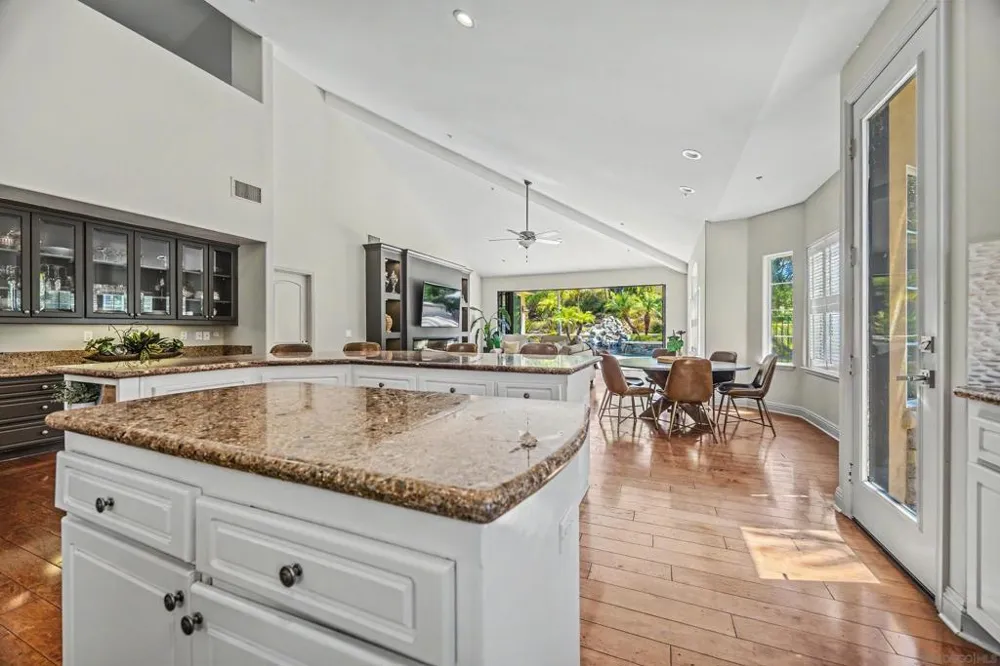 708 Vista Canyon Vista, CA 92084