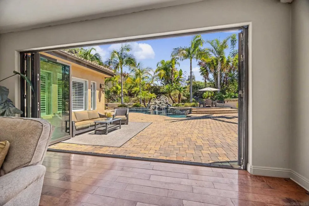708 Vista Canyon Vista, CA 92084
