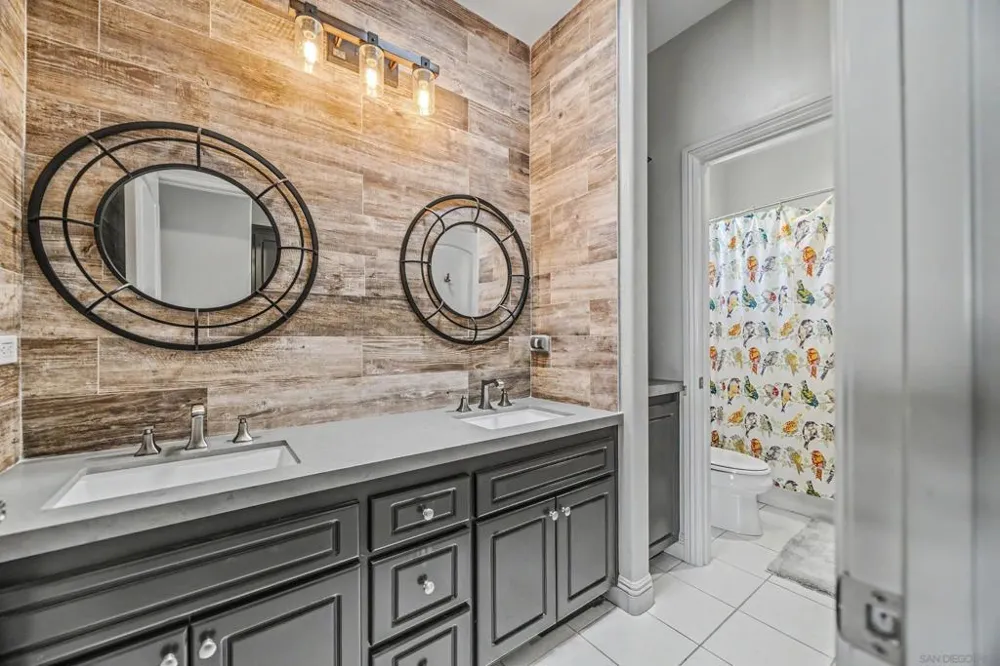 708 Vista Canyon Vista, CA 92084