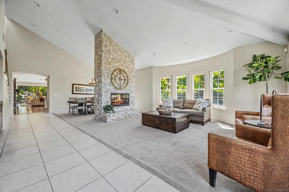 708 Vista Canyon Vista, CA 92084