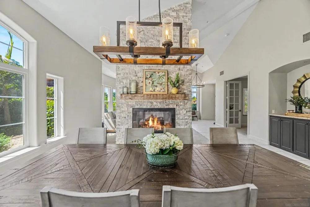 708 Vista Canyon Vista, CA 92084