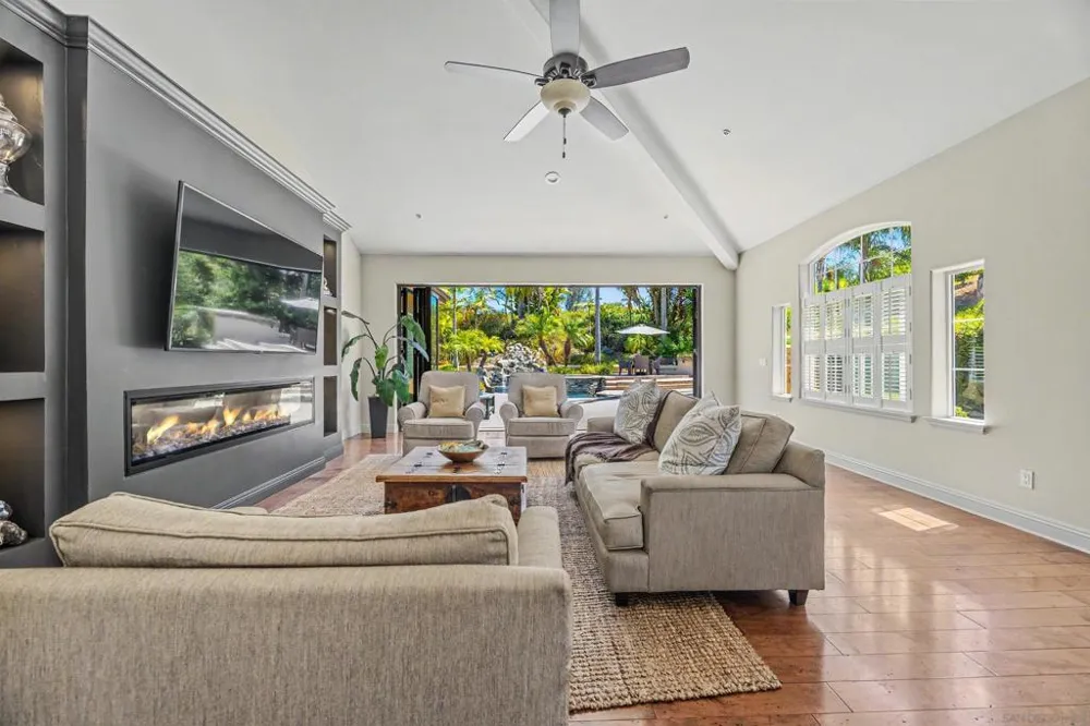 708 Vista Canyon Vista, CA 92084