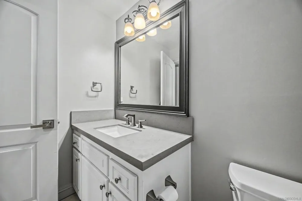 708 Vista Canyon Vista, CA 92084