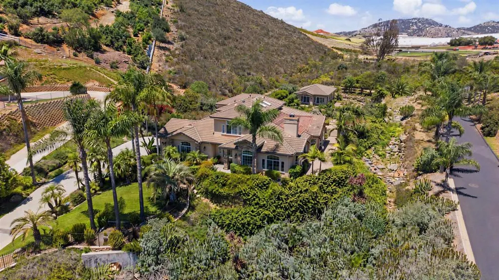 708 Vista Canyon Vista, CA 92084