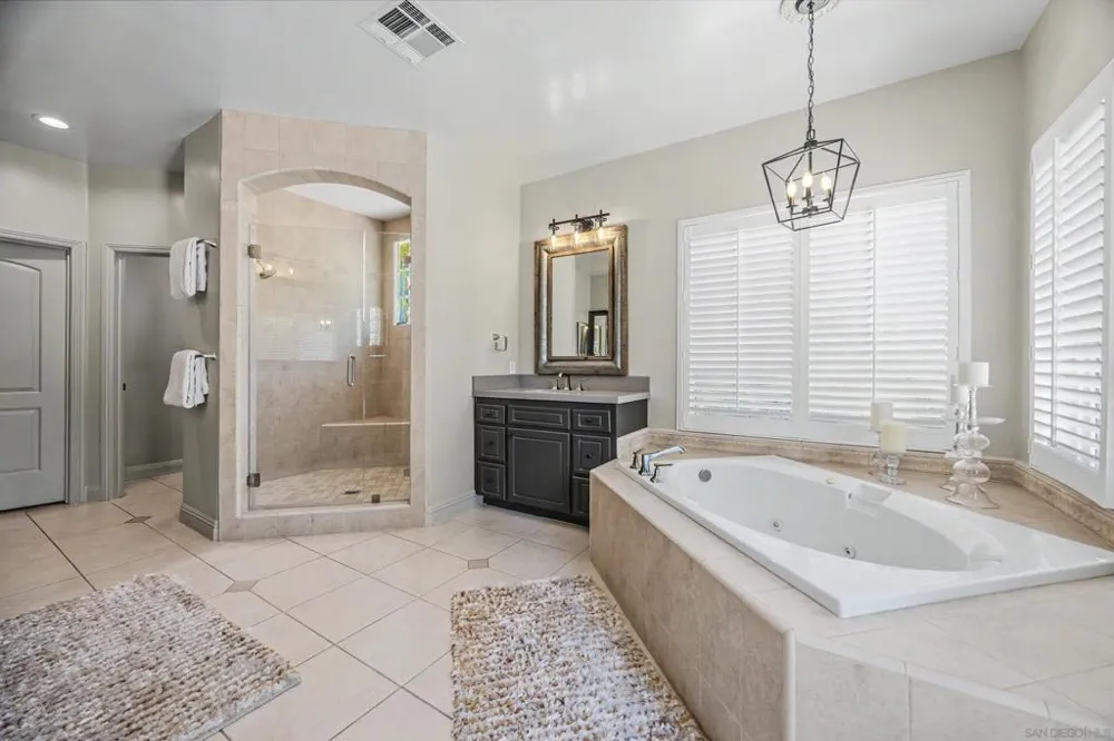 708 Vista Canyon Vista, CA 92084