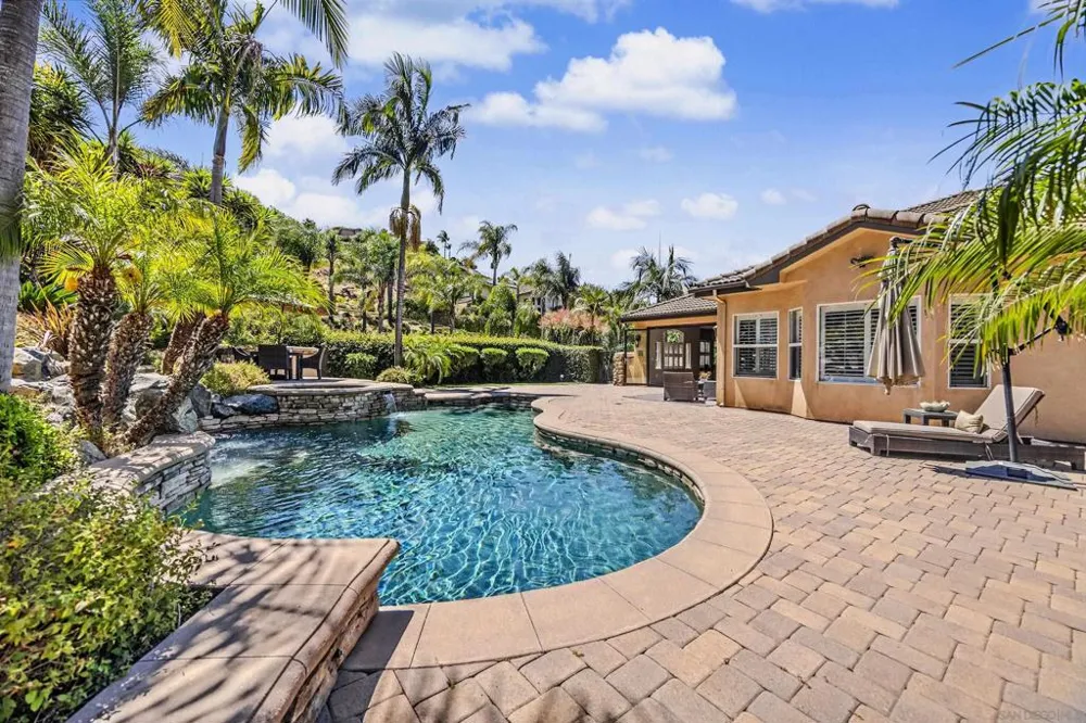708 Vista Canyon Vista, CA 92084