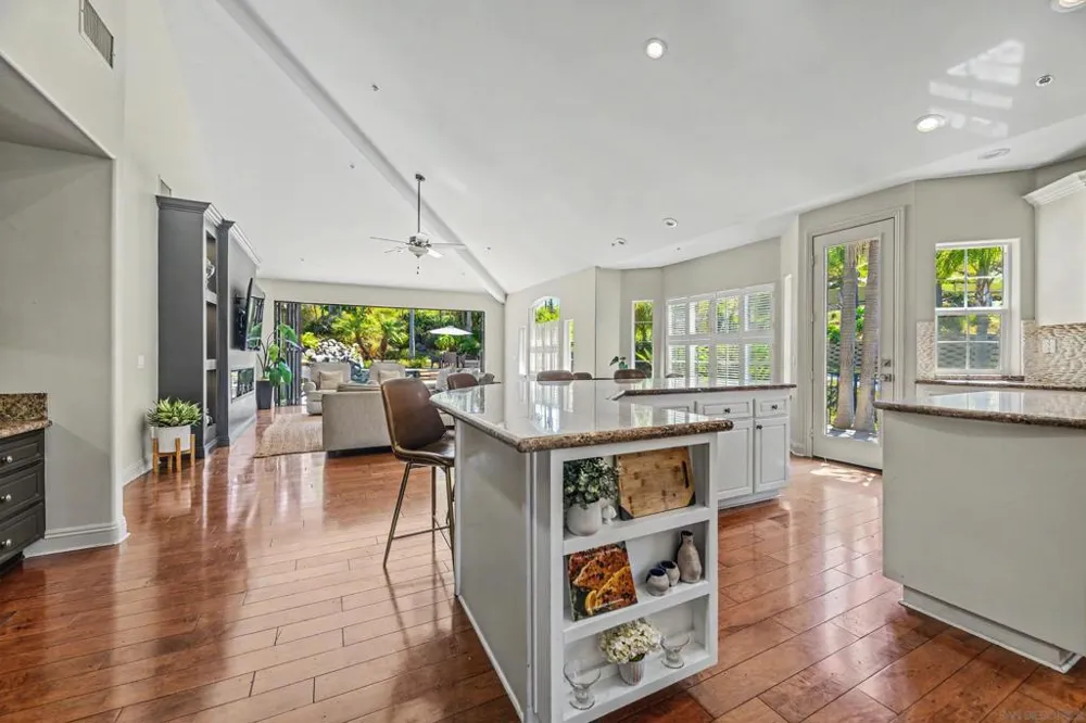 708 Vista Canyon Vista, CA 92084