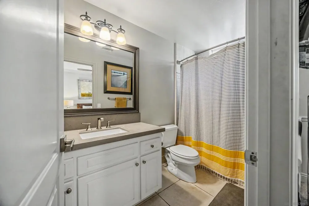 708 Vista Canyon Vista, CA 92084