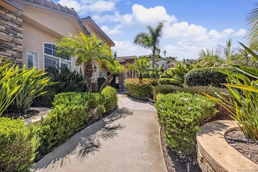 708 Vista Canyon Vista, CA 92084