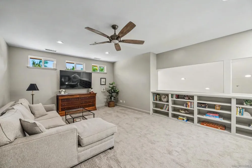 708 Vista Canyon Vista, CA 92084