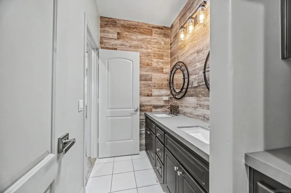 708 Vista Canyon Vista, CA 92084