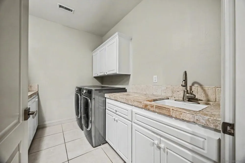 708 Vista Canyon Vista, CA 92084
