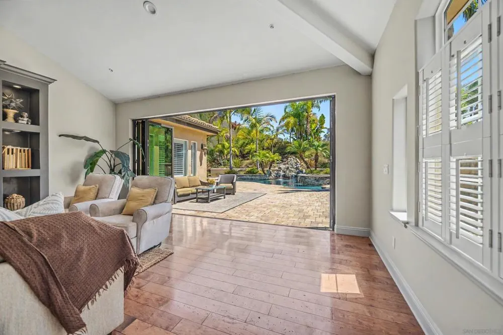 708 Vista Canyon Vista, CA 92084