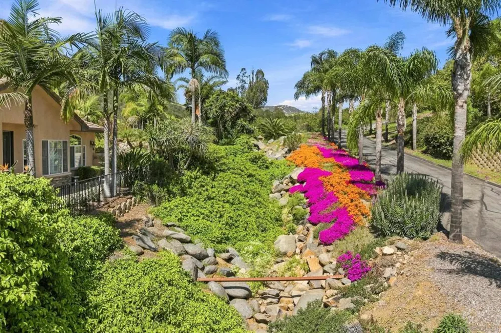 708 Vista Canyon Vista, CA 92084