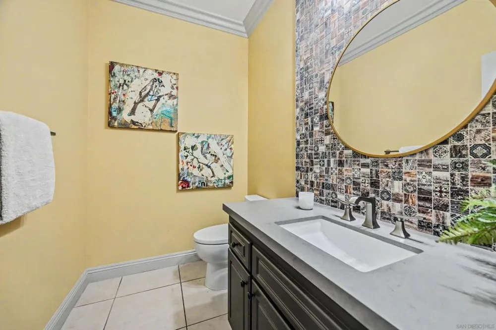 708 Vista Canyon Vista, CA 92084