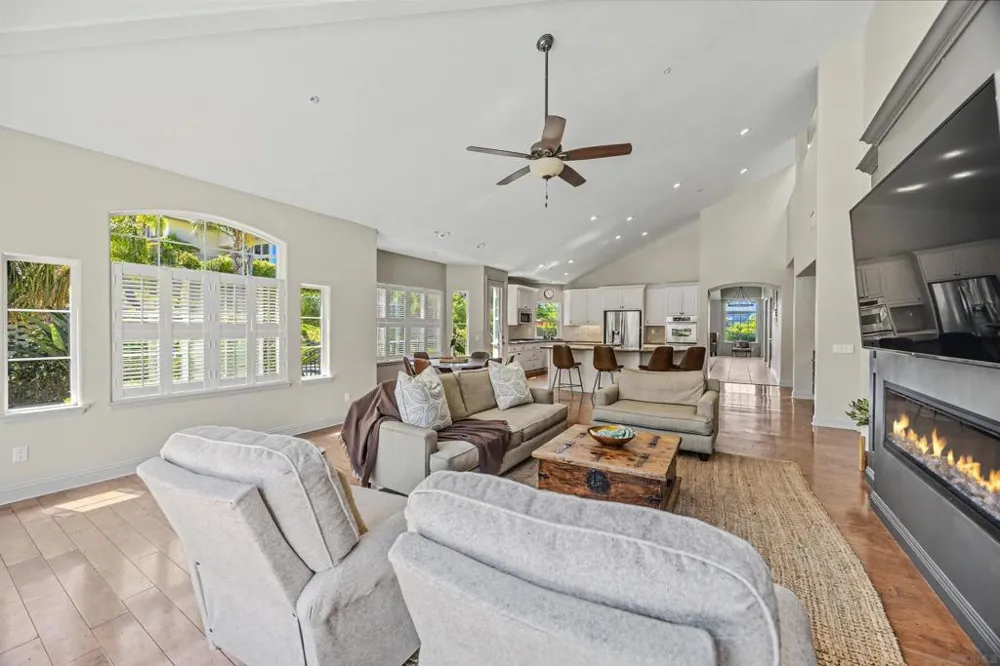 708 Vista Canyon Vista, CA 92084