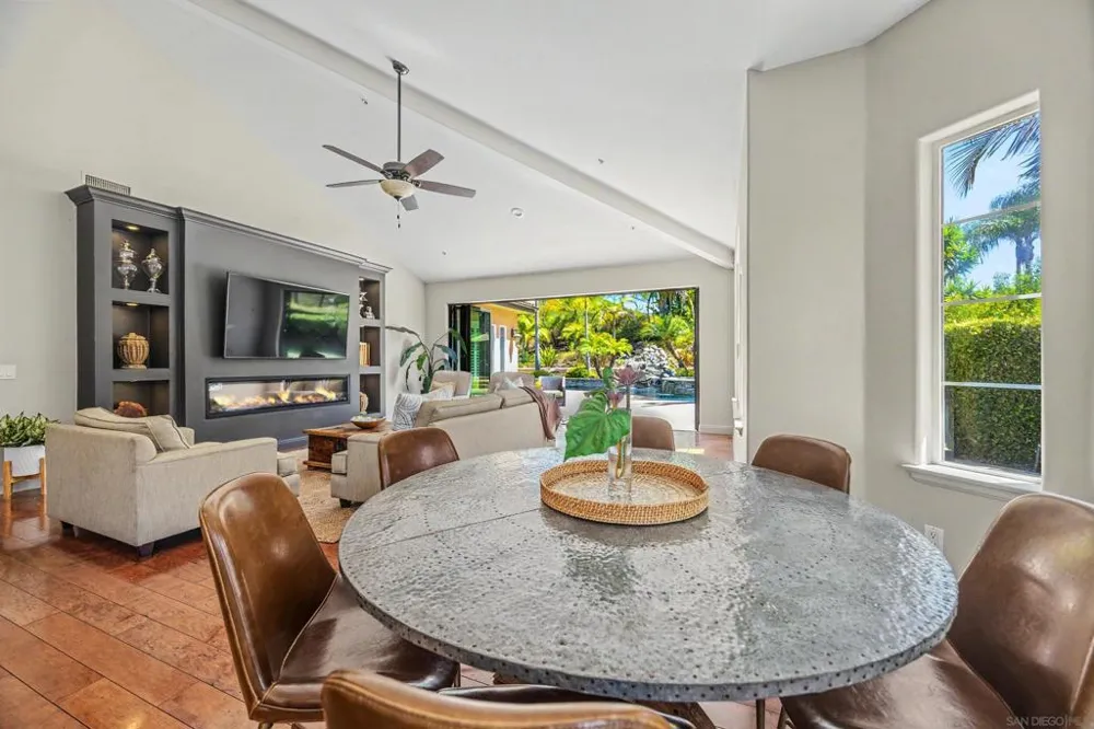708 Vista Canyon Vista, CA 92084