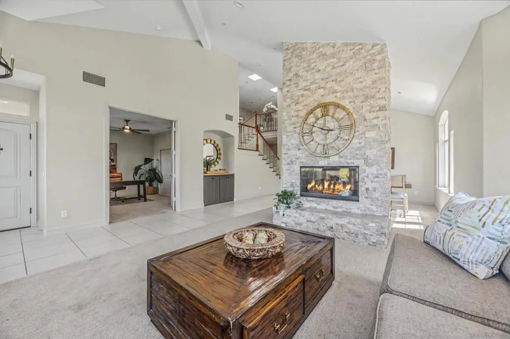 708 Vista Canyon Vista, CA 92084