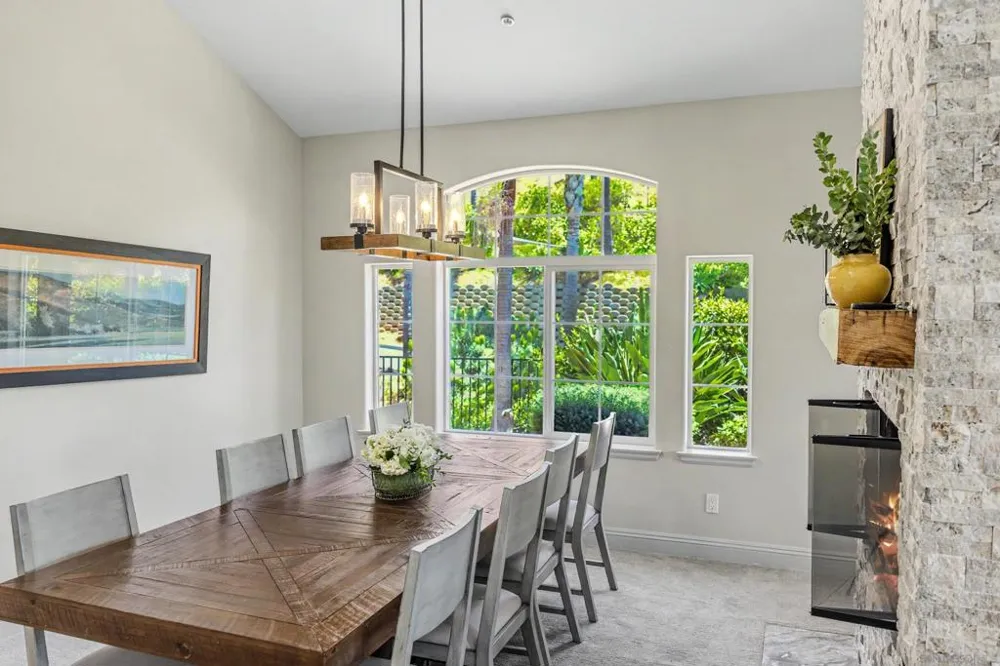 708 Vista Canyon Vista, CA 92084