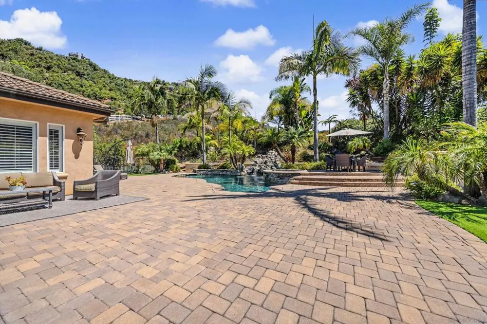 708 Vista Canyon Vista, CA 92084