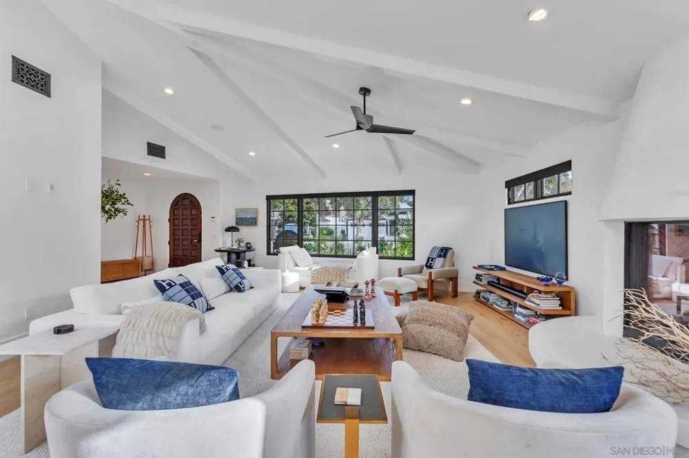 1130 Pine Street Coronado, CA 92118