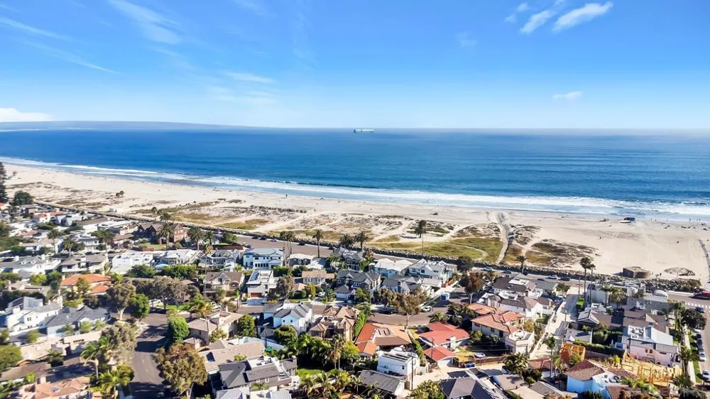 1130 Pine Street Coronado, CA 92118