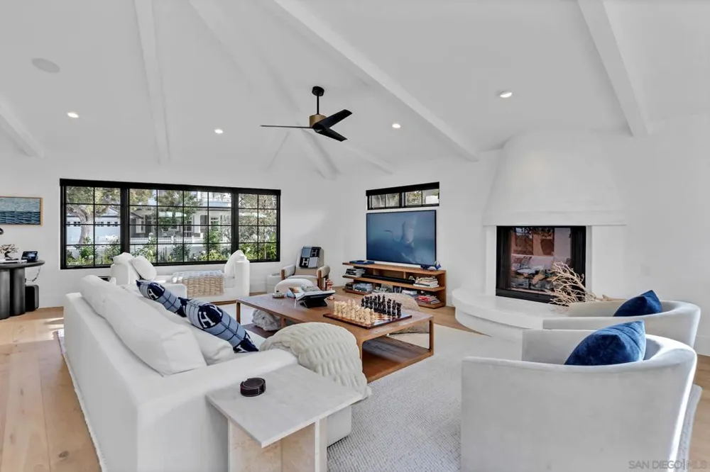 1130 Pine Street Coronado, CA 92118