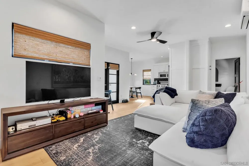 1130 Pine Street Coronado, CA 92118