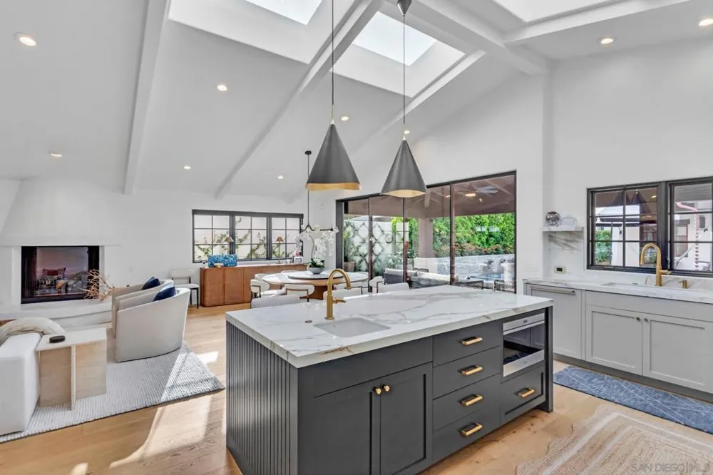 1130 Pine Street Coronado, CA 92118