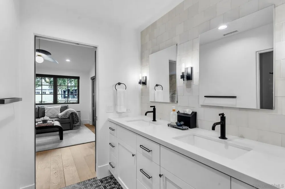 1130 Pine Street Coronado, CA 92118