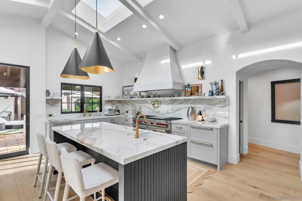 1130 Pine Street Coronado, CA 92118