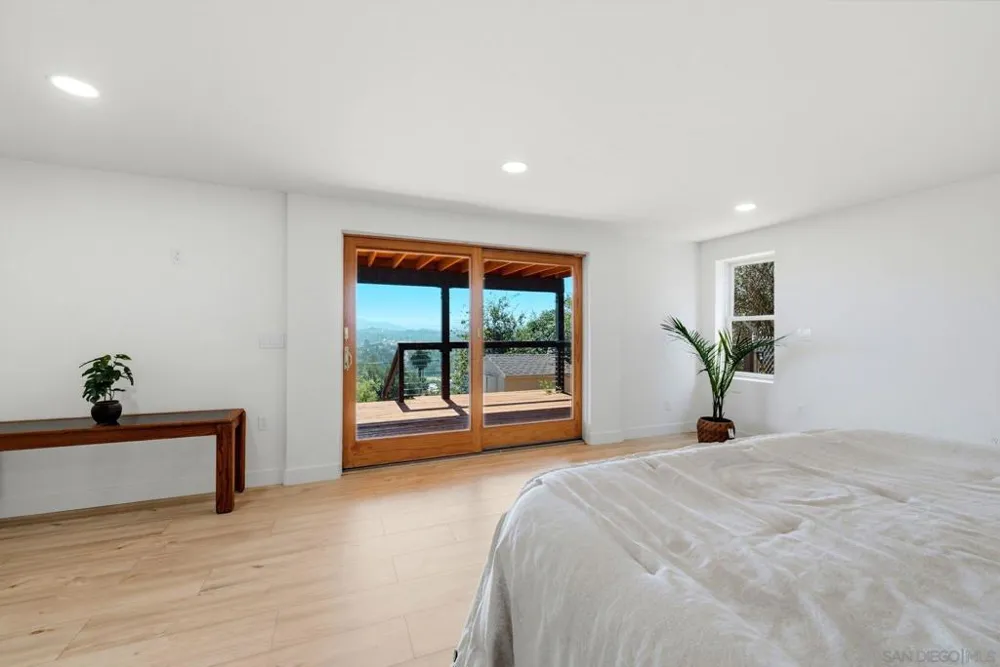 1329 Park Hill Ln Escondido, CA 92025