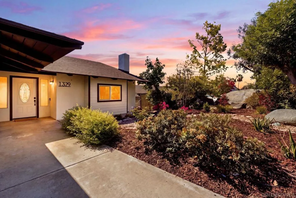 1329 Park Hill Ln Escondido, CA 92025