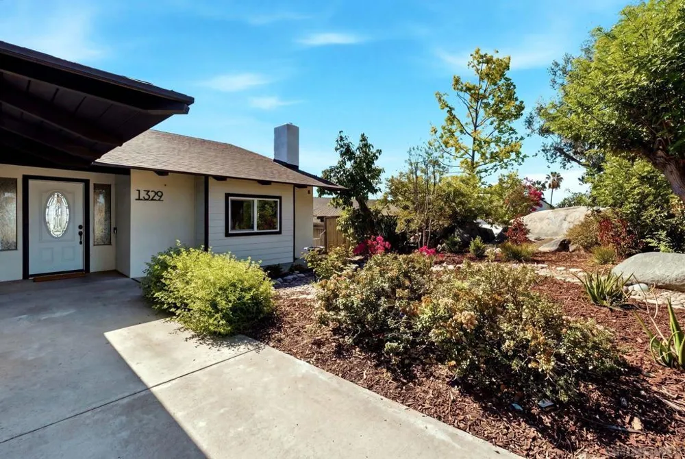 1329 Park Hill Ln Escondido, CA 92025