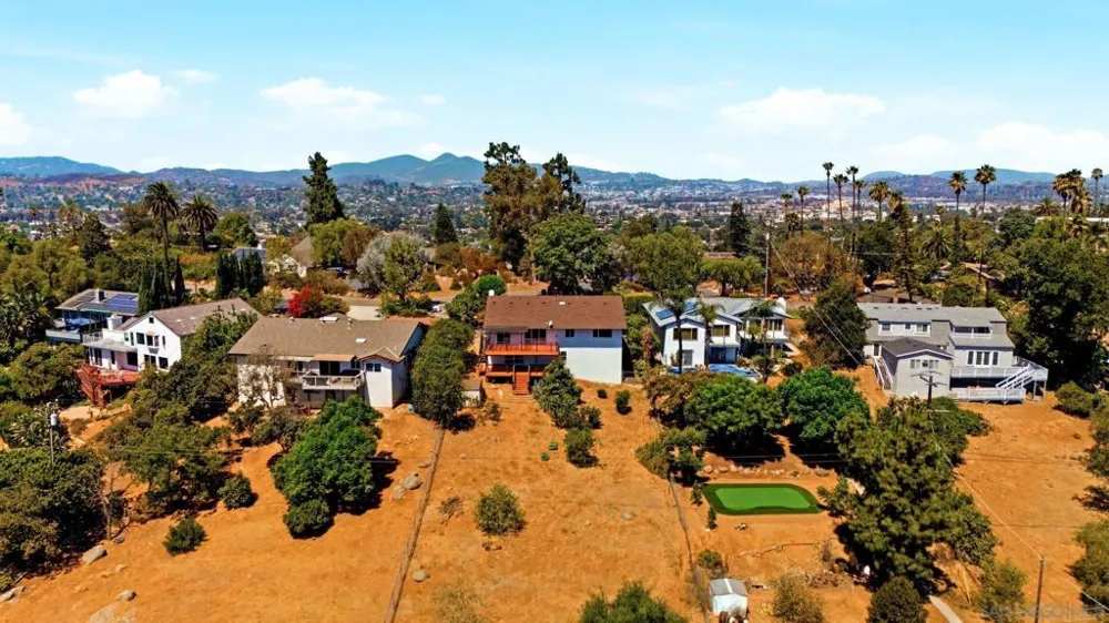 1329 Park Hill Ln Escondido, CA 92025