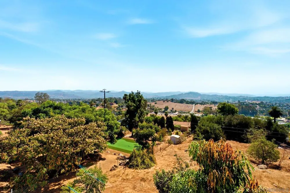 1329 Park Hill Ln Escondido, CA 92025
