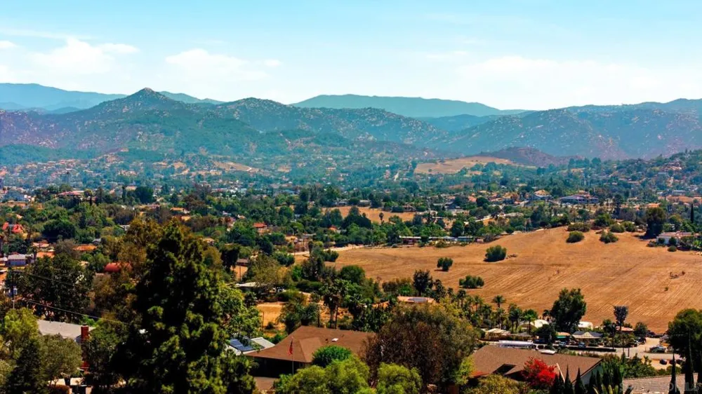 1329 Park Hill Ln Escondido, CA 92025